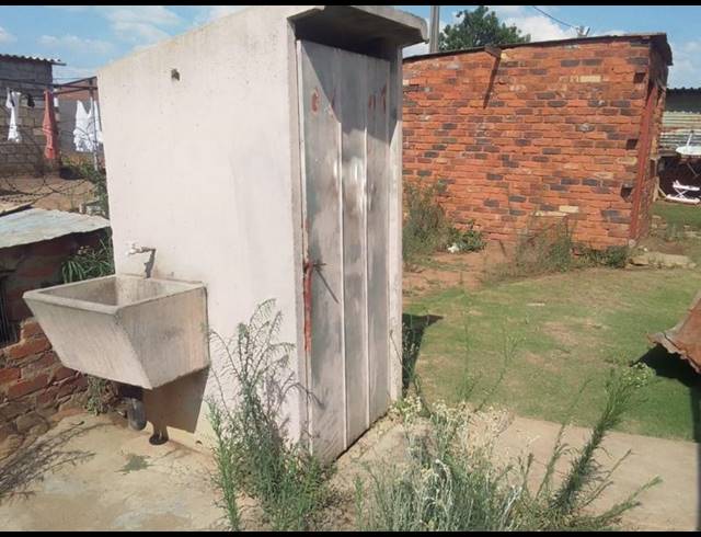 2 BEDROOM HOUSE FOR SALE IN TSAKANE